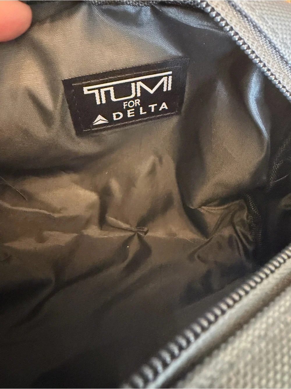 Tumi Men's Slate Gray Toiletry Kit